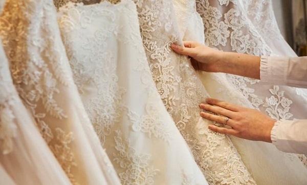 معرفی انواع پارچه برای لباس عروس